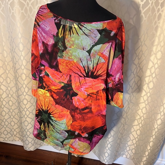 John Paul Richard women’s floral top size XL semi-see through. - Picture 5 of 9